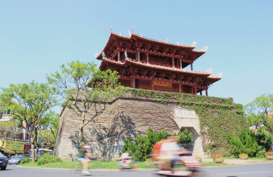 Quanzhou: Full–Day Highlights Sightseeing Tour - Exploring Kaiyuan Temple