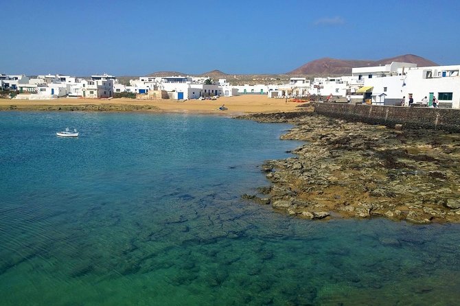 Roundtrip Ferry Transfer to La Graciosa With Free Wifi - Onboard Amenities and Features