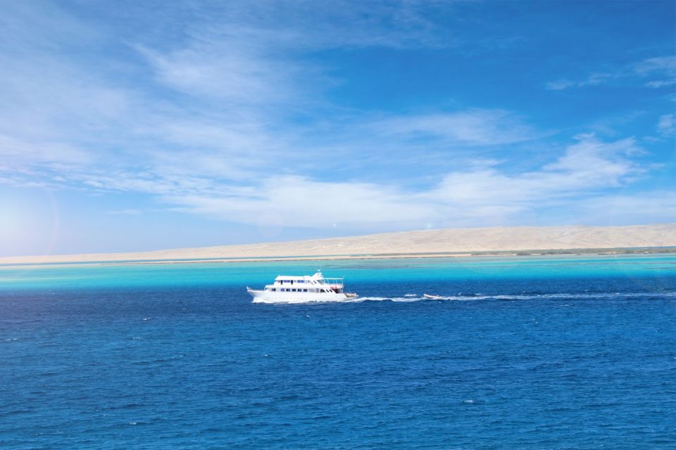 Sahl Hasheesh: Dolphin Watching Boat Tour With Snorkeling - Transportation Details