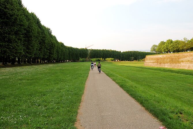 Self Guided Bike Tour in the Nature to Villa Reale - Cycling Through Lucca