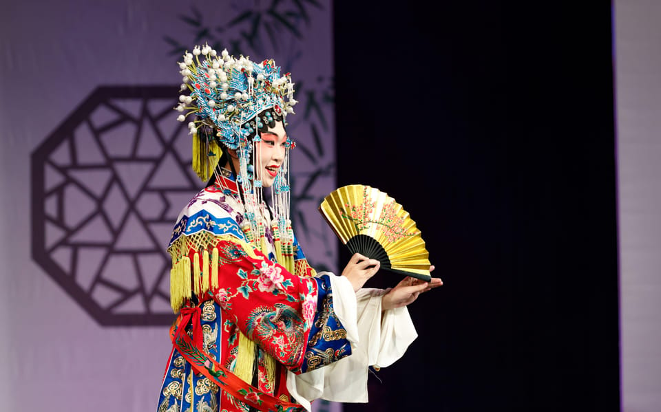 Small Group Tour Of Acrobatics Show And Peking Opera Show - Booking Information