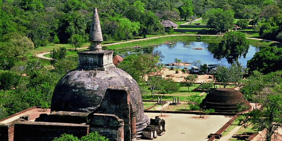 Sri Lankas Ancient Wonders: Sigiriya Rock and Polonnaruwa - Recommended Attire