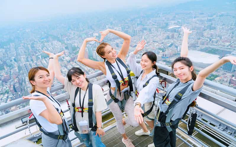 Taipei: Taipei 101 Skyline 460 Cloud Walk - Small Group Size and Access