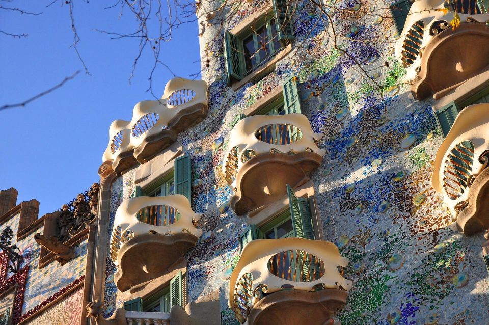 The Genuis of Gaudi & Modernist Architects - Knowledgeable Tour Guides