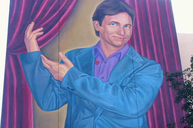 The Real Hollywood Walking Tour - Group Size and Experience
