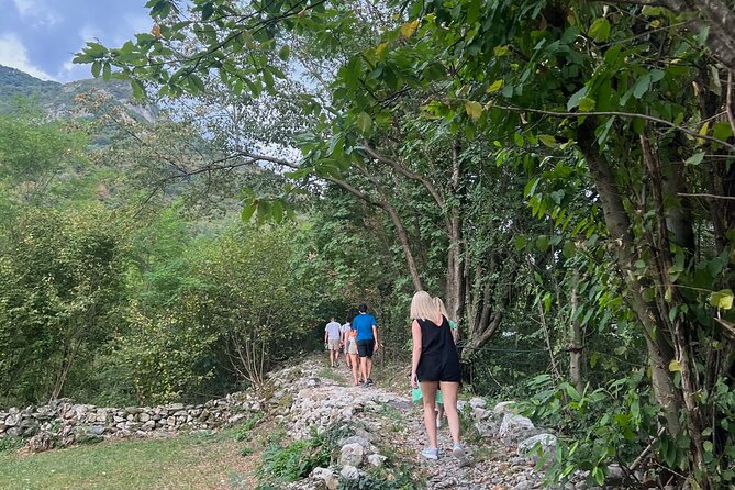 The Sweet Life Hike to Mountain House With Lake View Aperitivo - Physical Fitness Requirements