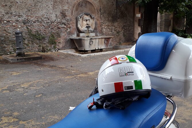 Tour by Vespa - Colosseum and Piramide Cestia Stops