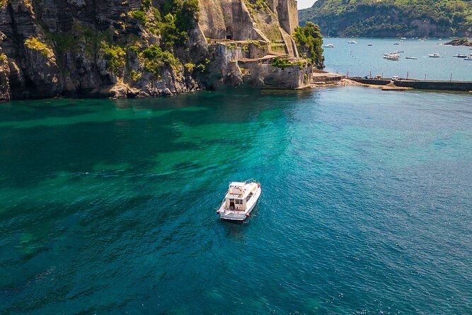 Tour of Ischia in Private Yacht - Yacht Specifications