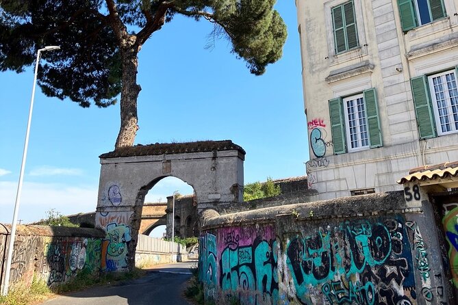 Urban Hike to the Aqueduct Park in Rome - Guides Enthusiasm and Knowledge