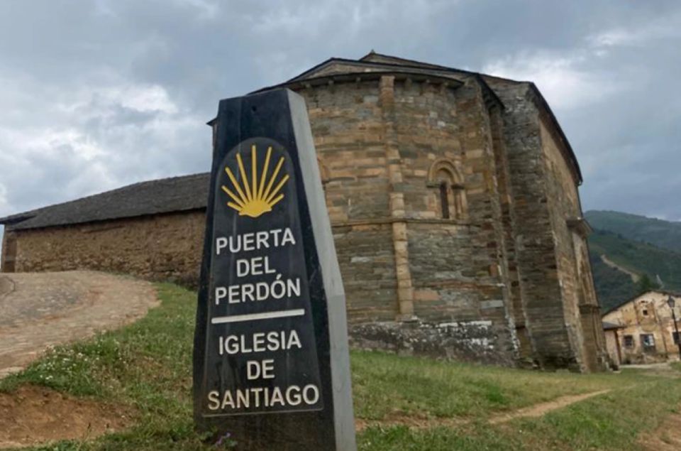 Villafranca Del Bierzo in Full: Castle and Town - Discovering Water Street