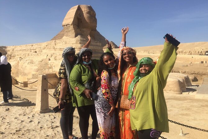 VIP Half Day Tour Giza Pyramids ,Great Sphinx and Cairo Food Tour - Admiring the Great Sphinx