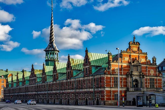 3-Hour Private City Walking Tour With a Canal Tour Ticket - Traveler Photography