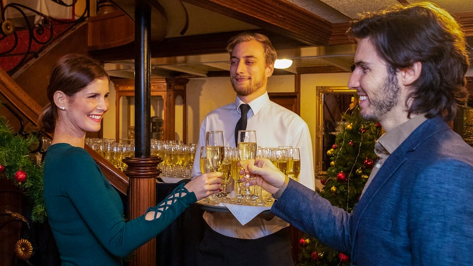 Budapest: Christmas and Holiday Danube Dinner Cruise - What to Expect