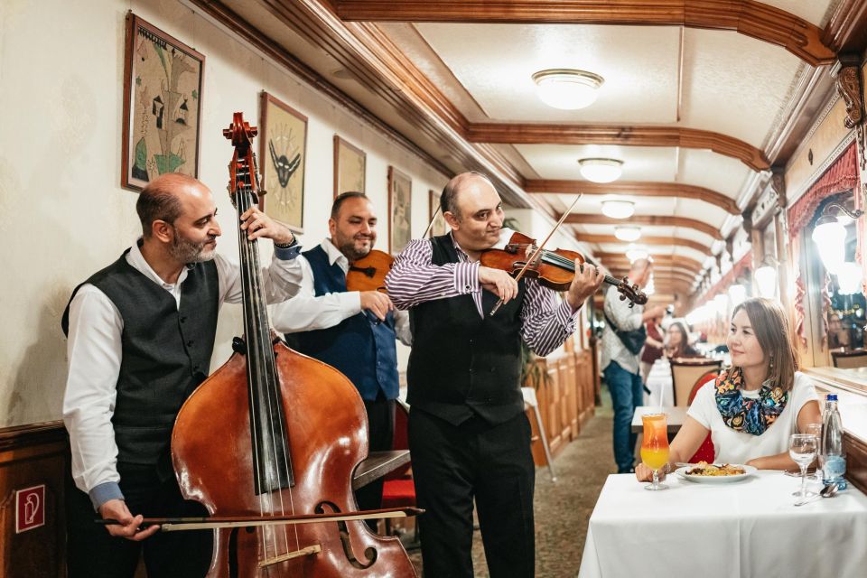 Budapest: Danube Cruise With Hungarian Dinner and Live Music - Dining Experience