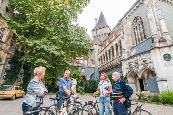 Budapest: Guided City Discovery Bike Tour - Meeting Points