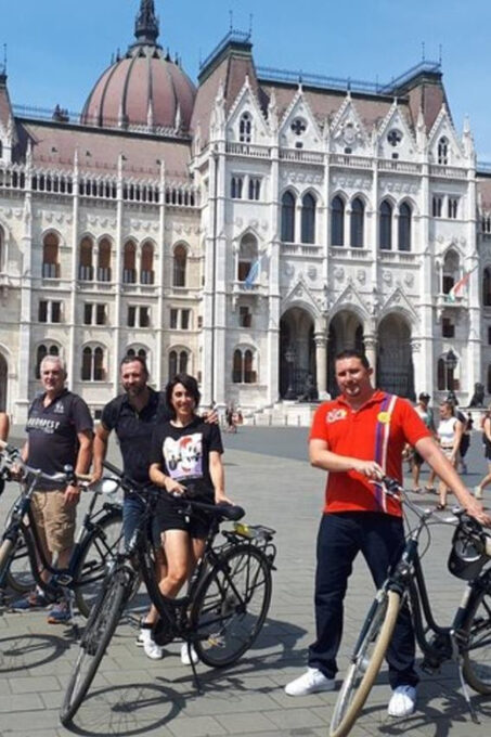 Budapest : Must-See Attractions Walking Tour - Accessibility Features
