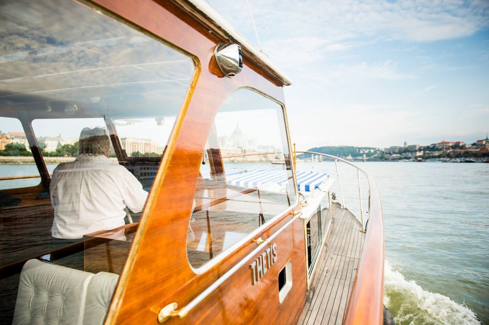 Budapest: Private Danube Yacht Cruise With Welcome Drink - Landmarks to Explore