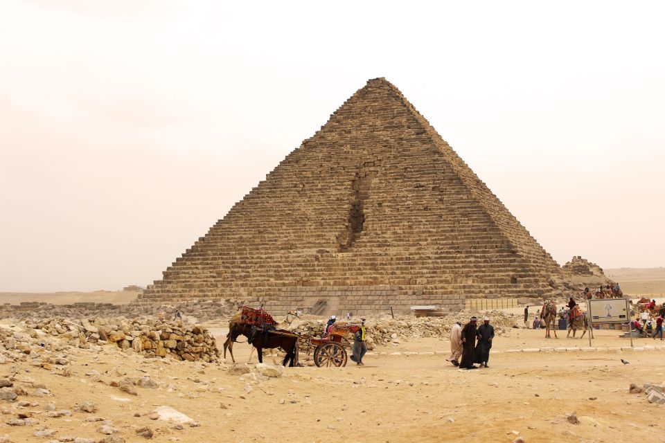 Cairo: Private Day Trip to Giza Pyramids & Cairo Landmarks - Local Cuisine Experience