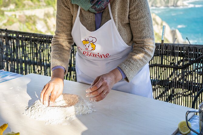 Cinque Terre: Pesto Cooking Class With Sea View in Riomaggiore - Transportation and Accessibility Considerations
