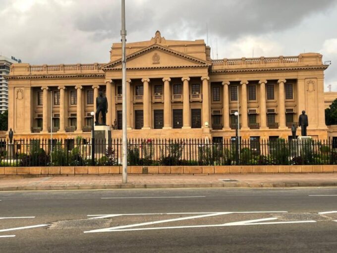 Colombo: Capital of Colombo City Tour By Car or Van - Kelani Rajamaha Viharaya