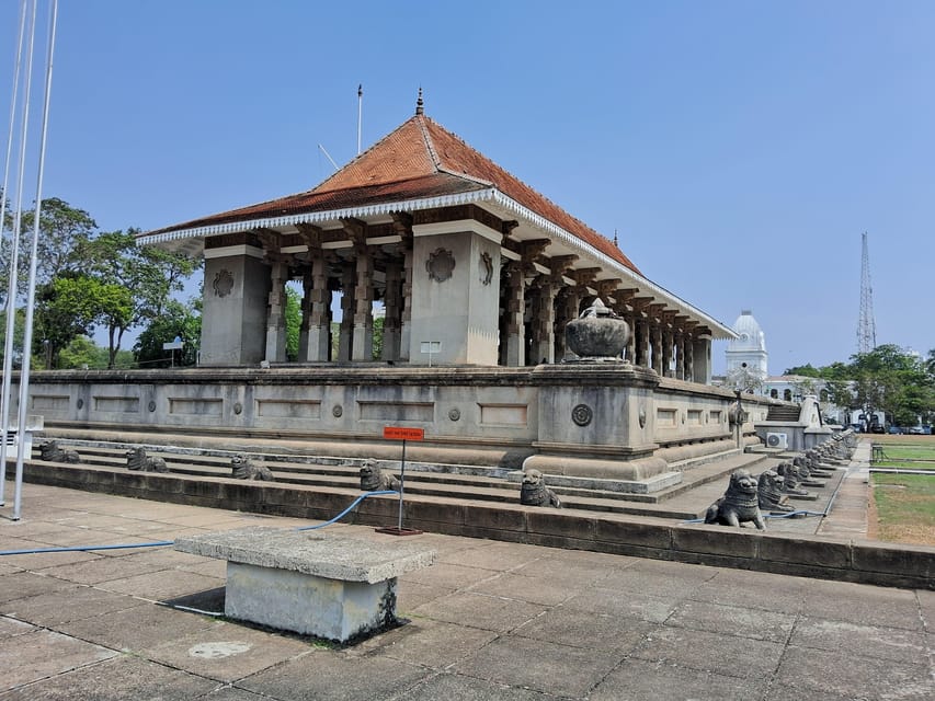 Colombo: Guided City Tour by Tuk Tuk Morning OR Evening Tour - Tea Tasting and Pettah Market