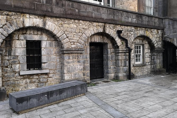 Discover Kilkenny With John: Animated Guided Tour in French - Immersive Cultural Insights