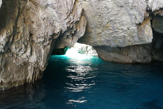 Discovery Capri Island by Boat - Cancellation and Health Policies