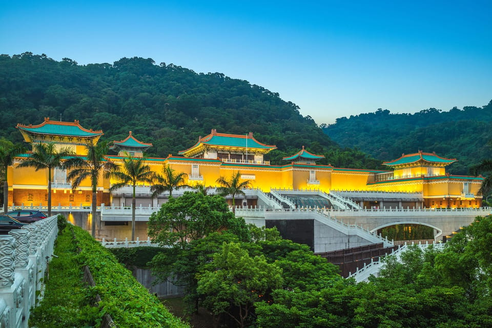 🧑🏻‍💼 Private Tour: Classic Taipei Timeless Treasures Tour - Guided Tour