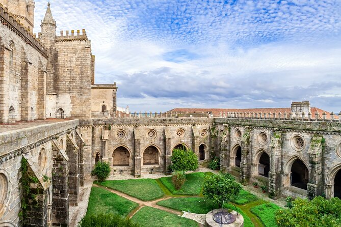 From Lisbon: Évora & Monsaraz Small-Group Full Day Tour - Itinerary Highlights: Monsaraz