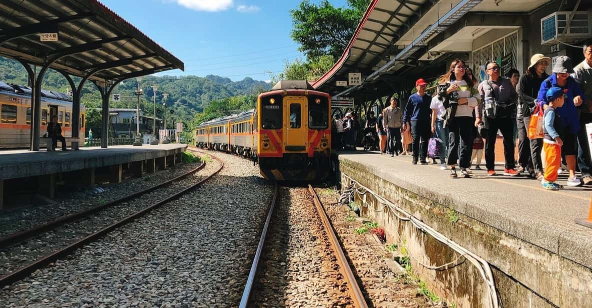 From Taipei: Yehliu, Jiufen, and Pingxi Day Tour - Traditional Mountain Village