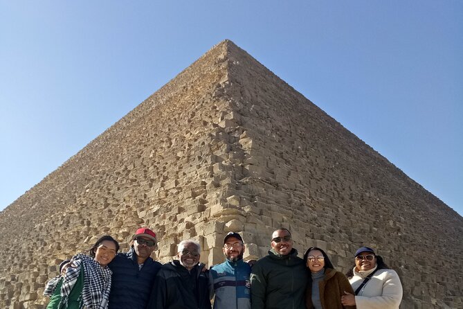 Full-Day Private Tour of Cairo and Giza With Lunch - Exploring the Giza Pyramids