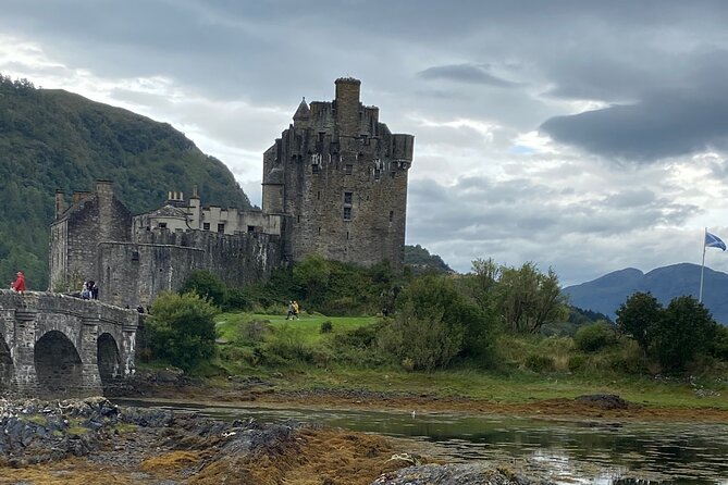 Isle of Skye Tour , PORTREE , OLD MAN STORR Pick up Inverness - Eilean Donan Castle Visit