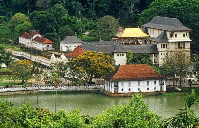 Kandy: All Inclusive City Tour - Renting a TukTuk
