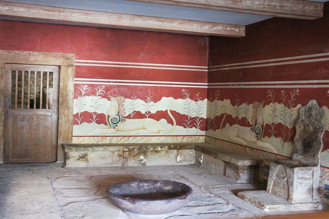 Knossos Palace Self-Guided Treasure Hunt & Tour - Accessibility and Suitability