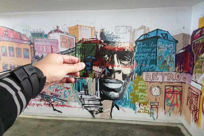 Lisbon Street Art Walk - Leisurely Walking Pace and Commentary