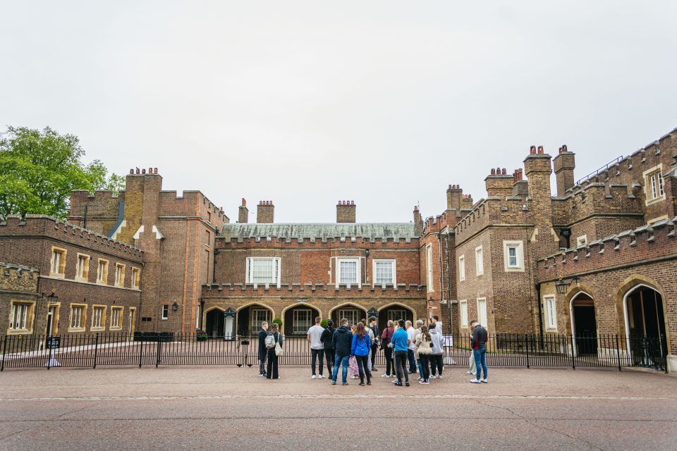 London: Ghost Walk and River Thames Boat Ride - Notable Photo Opportunities