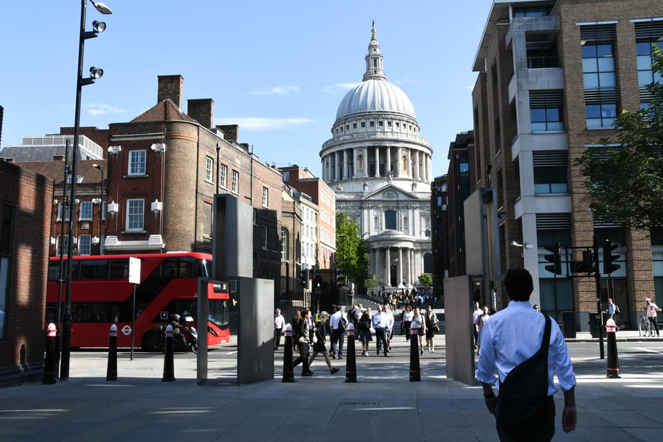 London Sightseeing Taxi Tour & Churchill War Rooms Entry - Accessibility and Requirements