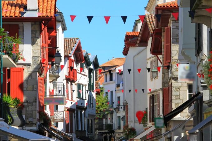 Lyon Old Town Highlights and History Private Walking Tour - Cancellation Policy