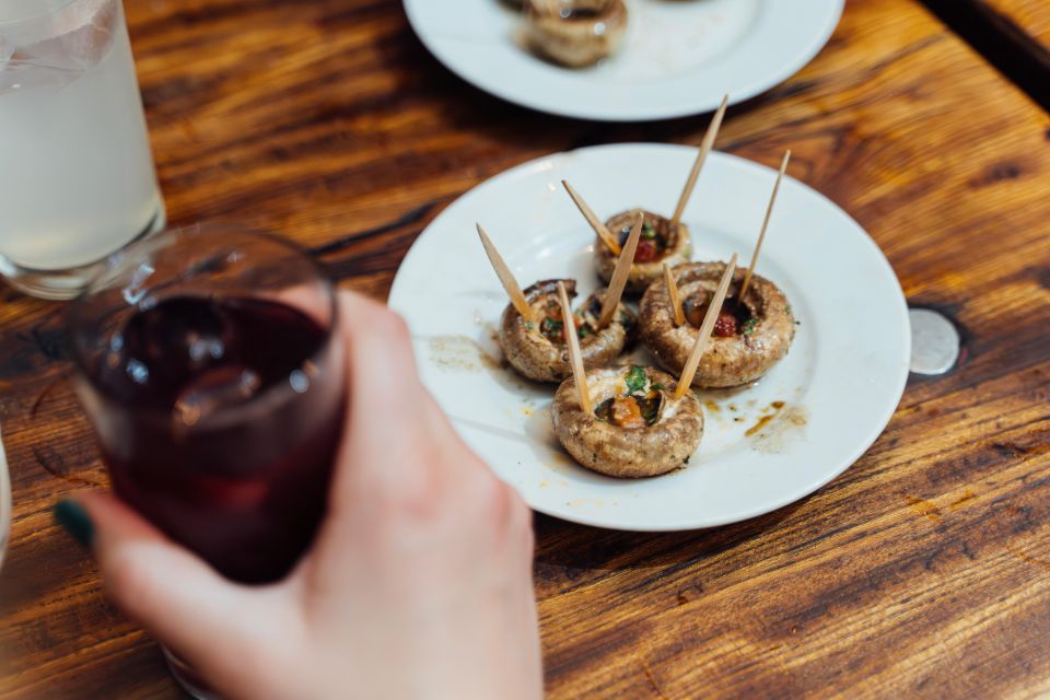 Madrid: Tapas Crawl Food Tour With 6 Tapas and 4 Drinks - Drink Pairings