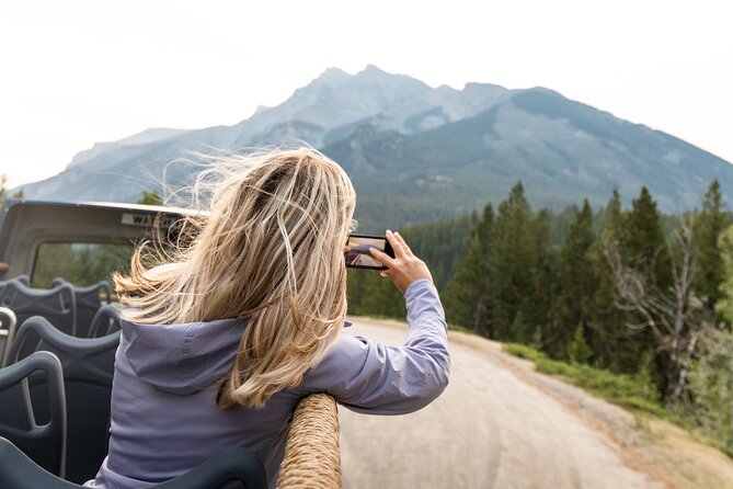 Moraine & Lake Louise Hop On / Off Open-Top Double Decker Shuttle Explorer - Capacity and Accessibility
