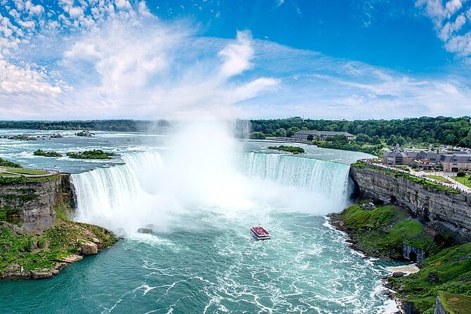 Niagara Falls Day and Evening Tour With Optional Boat & Dinner - Tour Guide Performance
