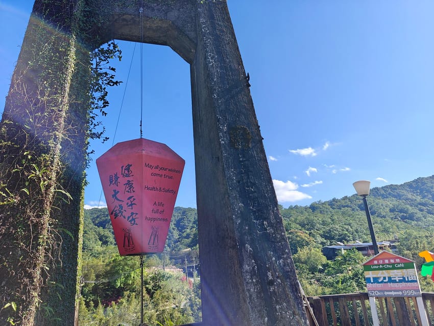 Northern Taiwan Private Adventure: Yehliu, Jiufen, & Pingxi - Charming Pingxi Exploration