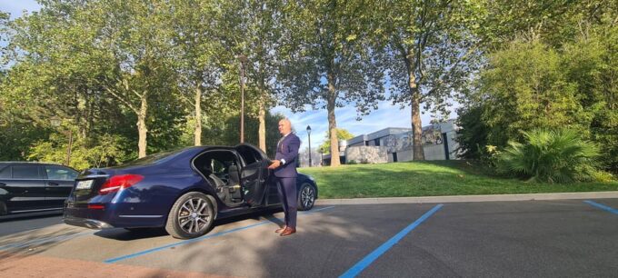 Paris: Luxury Private Chauffeur-Driven Car Tour - Iconic Landmarks With Expert Chauffeur