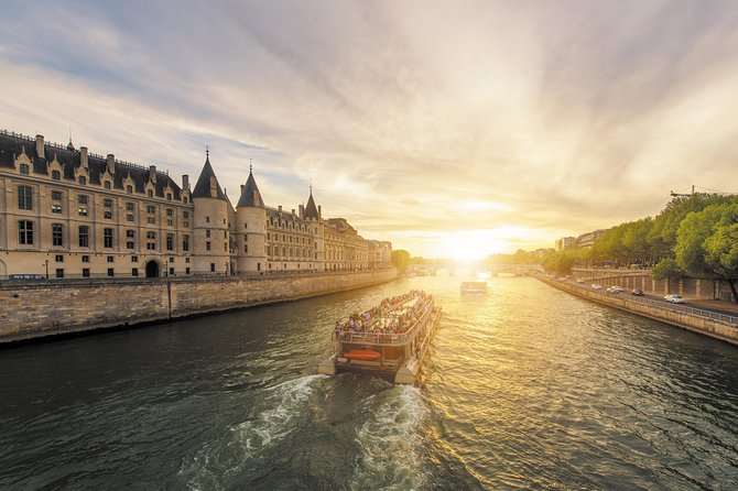 Paris Seine River Sightseeing Cruise With Commentary by Bateaux Parisiens - Departure and Location