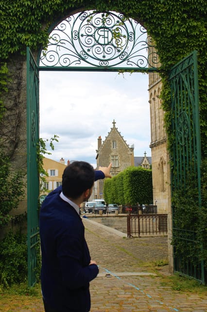 Poitiers: Eleanor of Aquitaine Walking Tour - Explore Poitiers Heritage