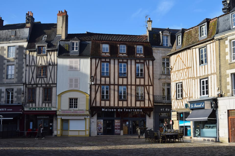 Poitiers: Powerful Women Walking Tour (Joan of Arc Etc.) - Central Place of Poitiers