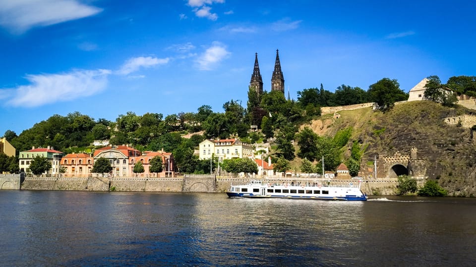 Prague: Narrated Sightseeing Cruise - Pragues History