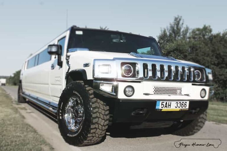 Prague: Private Hummer-Limousine Transfer