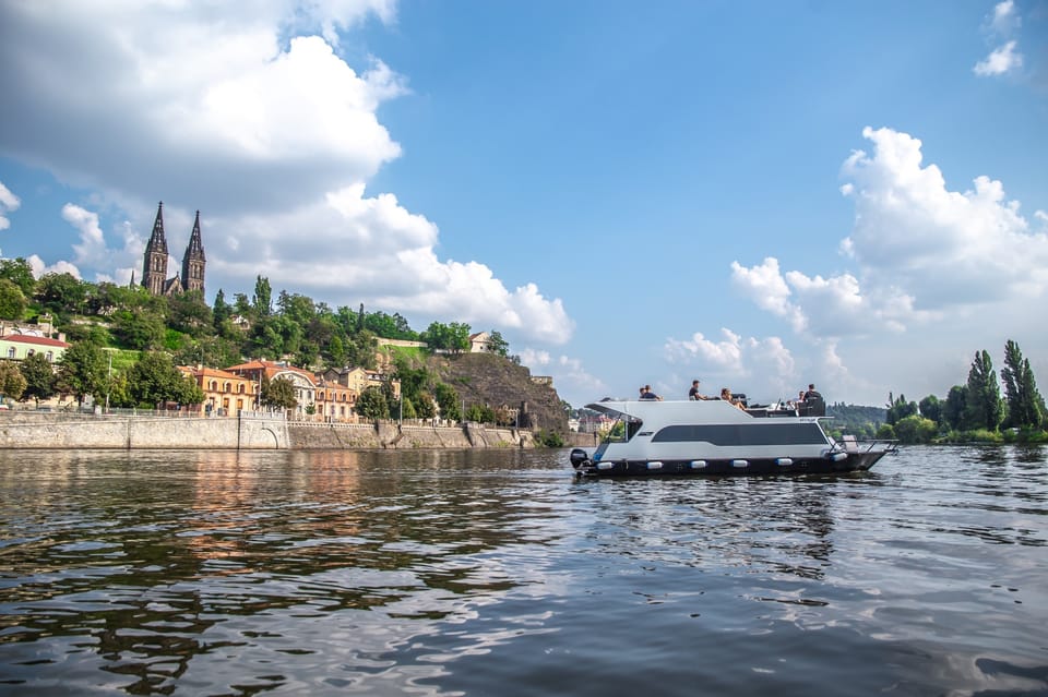 Prague: Private River Cruise With Unlimited Beer or Prosecco - Customer Reviews and Feedback