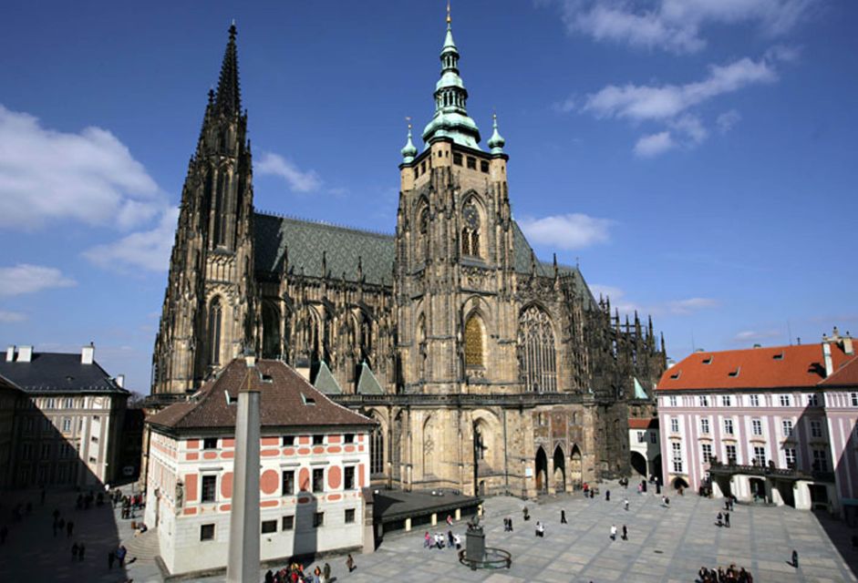 Prague: Stunning Viewpoints, Castle, City & Park Bike Tour - Accessibility Information